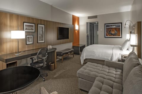 Junior Suite, 1 King Bed, Balcony | Premium bedding, minibar, in-room safe, desk