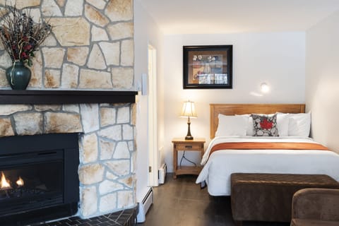 Romantic Suite, 1 Queen Bed with Sofa bed, Non Smoking, Fireplace | View from room
