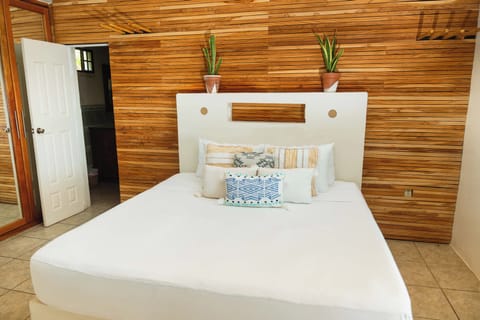 Jungle Bungalow | Premium bedding, minibar, in-room safe, bed sheets