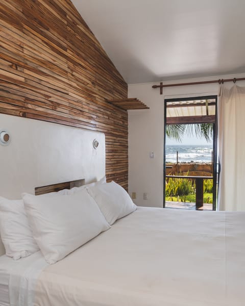 Beachfront Bungalow | Premium bedding, minibar, in-room safe, bed sheets