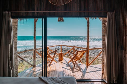 Beachfront Treehouse | Terrace/patio