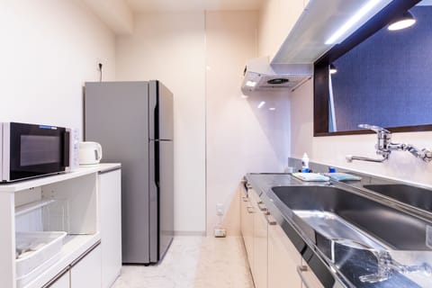 Executive Apartment, Non Smoking | Private kitchen | Full-size fridge, microwave, stovetop, freezer