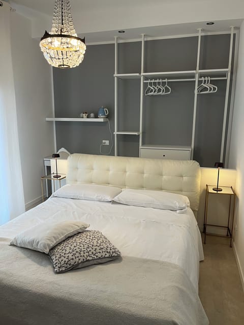 Camera doppia, bagno in camera,con il balcone | Desk, iron/ironing board, free WiFi, bed sheets