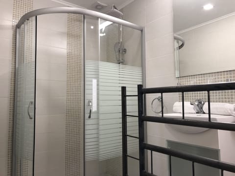 Superior Suite, Sea View | Bathroom shower