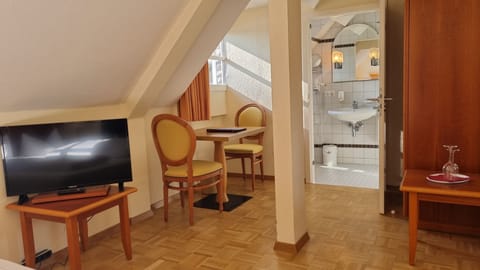 small double room with lake view, annex | Living area | Flat-screen TV
