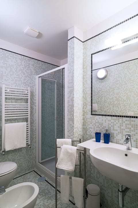 Double or Twin Room | Bathroom | Shower, free toiletries, hair dryer, bidet