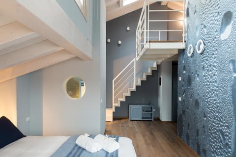 Suite (Acqua) | Minibar, in-room safe, individually decorated, individually furnished