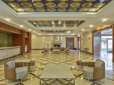 Lobby lounge