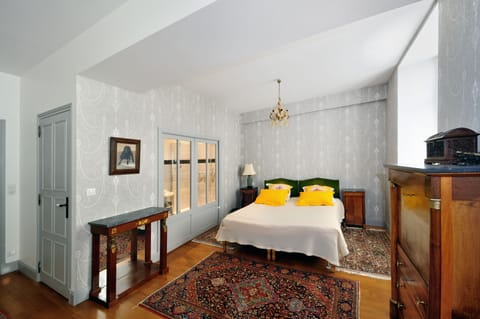 Deluxe Double Room, 1 Bedroom, Private Bathroom, Park View (Empire) | Premium bedding, individually decorated, individually furnished, desk