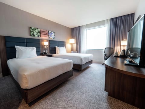 Twin Room | Premium bedding, in-room safe, desk, blackout drapes