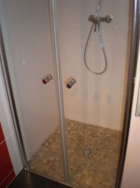 Double or Twin Room (Charme) | Bathroom | Free toiletries, hair dryer, towels