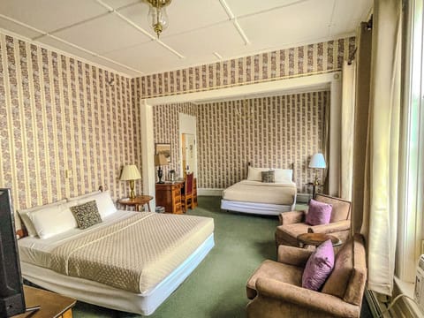 Deluxe Double Room, 2 Queen Beds | Individually decorated, individually furnished, iron/ironing board