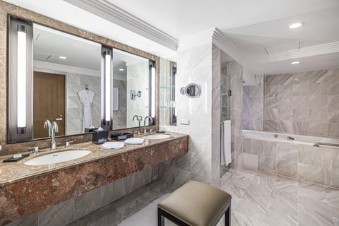 Corner Suite, one King bed | Bathroom | Separate tub and shower, deep soaking tub, free toiletries, hair dryer