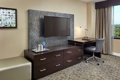 Premium bedding, in-room safe, desk, laptop workspace