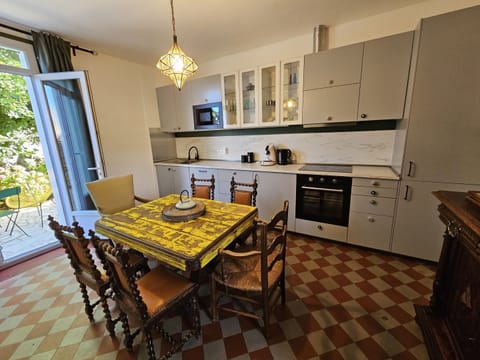 Family Apartment, Private Bathroom, Courtyard View (Le Jardin) | Dining