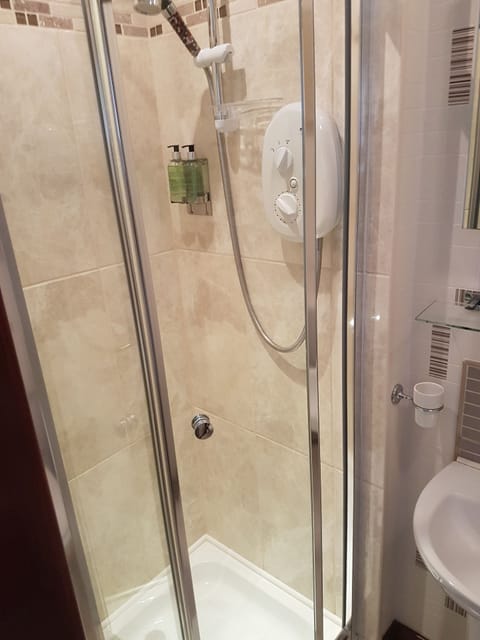 Double Room, Ensuite (Bedroom 3) | Bathroom | Shower, hair dryer, towels, soap