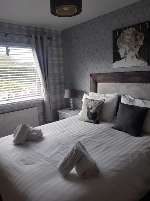 Double Room, Ensuite (Bedroom 2) | Iron/ironing board, free WiFi, bed sheets