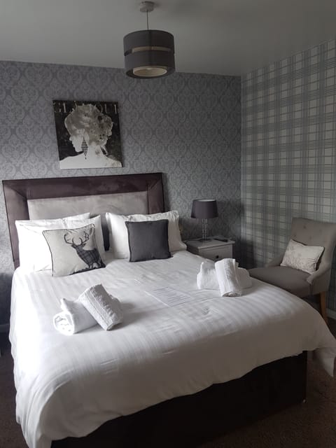 Double Room, Ensuite (Bedroom 2) | Iron/ironing board, free WiFi, bed sheets