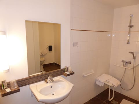 Standard Twin Room | Desk, blackout drapes, iron/ironing board, free WiFi