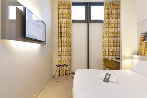 Economy Double Room, Accessible, Non Smoking | In-room safe, desk, iron/ironing board, free WiFi