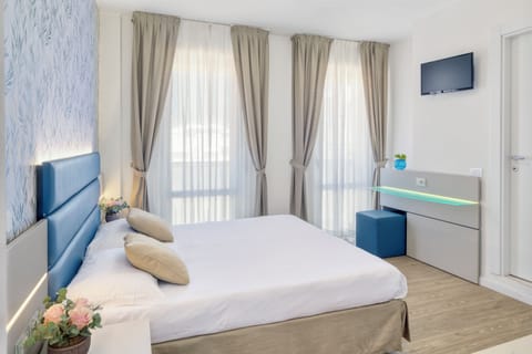 Double Room | Down comforters, minibar, in-room safe, desk