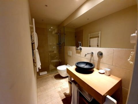 Superior Suite, Sea View | Bathroom | Shower, hair dryer, towels