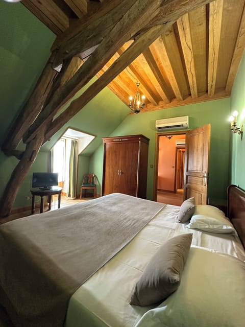 Suite | 1 bedroom, hypo-allergenic bedding, in-room safe, desk