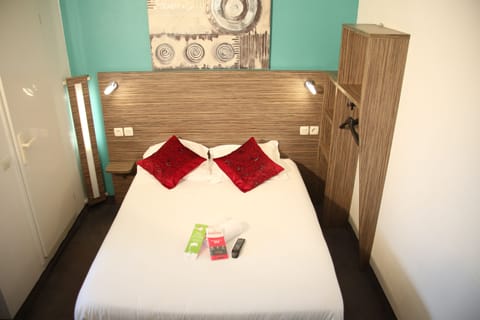 Standard Quadruple Room | Individually furnished, desk, soundproofing, iron/ironing board