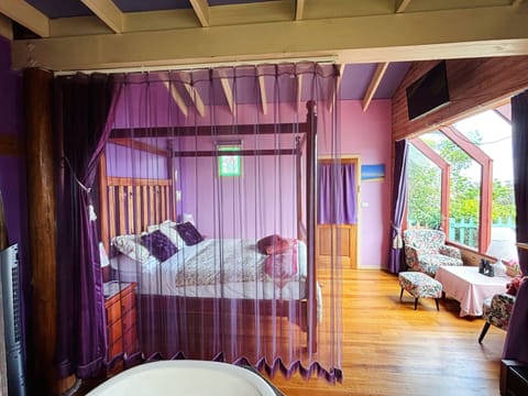 Romantic Cabin, 1 Queen Bed, Sea View | Free minibar, individually decorated, individually furnished