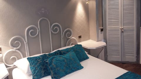 Comfort Double Room | Soundproofing, iron/ironing board, free WiFi