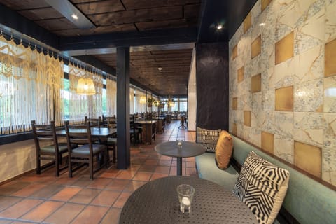 Breakfast and dinner served, garden views