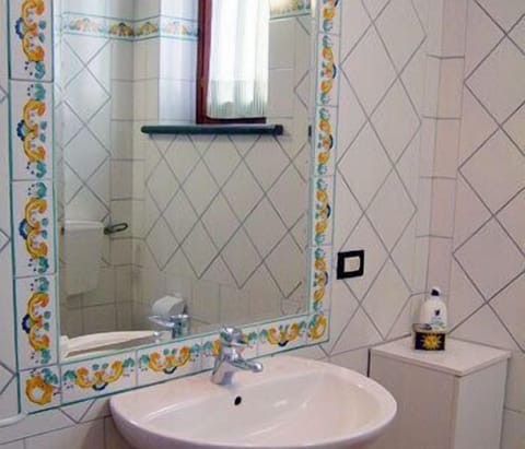 Double Room, Private Bathroom | Bathroom sink
