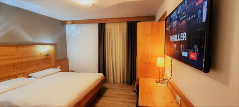 Double Room | In-room safe, desk, free WiFi, bed sheets