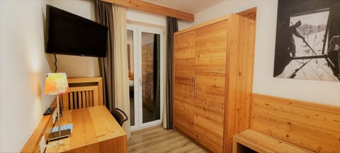 Single Room | In-room safe, desk, free WiFi, bed sheets