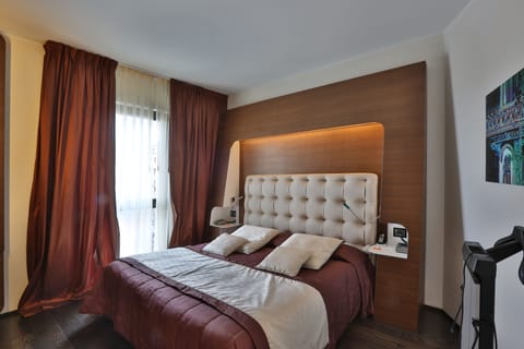 Superior Suite | Hypo-allergenic bedding, Select Comfort beds, minibar, in-room safe