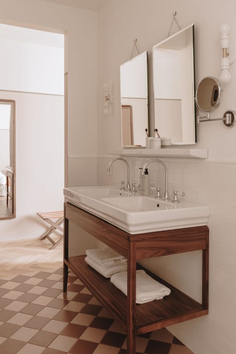 Premium Studio Suite | Premium bedding, down comforters, minibar, in-room safe