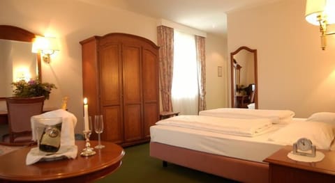 Comfort Double Room | Premium bedding, down comforters, pillowtop beds, minibar