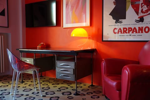 Garden Room  | Minibar, in-room safe, individually decorated, individually furnished