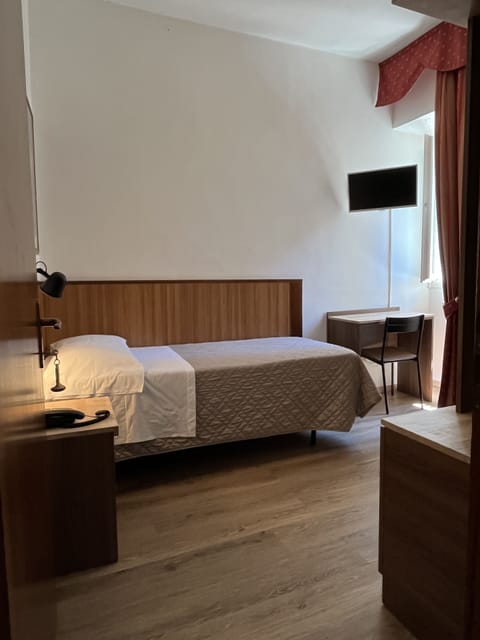 Single Room | Desk, iron/ironing board, free WiFi