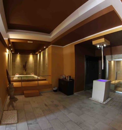 Spa tub, steam room, Turkish bath, body treatments, body scrubs, facials