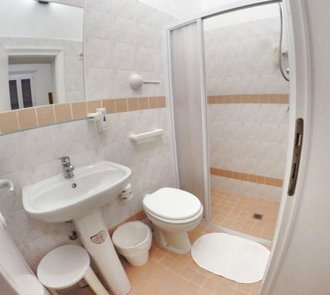 Double or Twin Room | Bathroom | Shower, free toiletries, hair dryer, towels