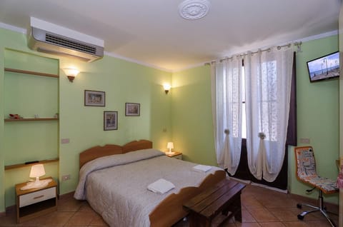 Double Room, Private Bathroom | Desk, soundproofing, rollaway beds, free WiFi