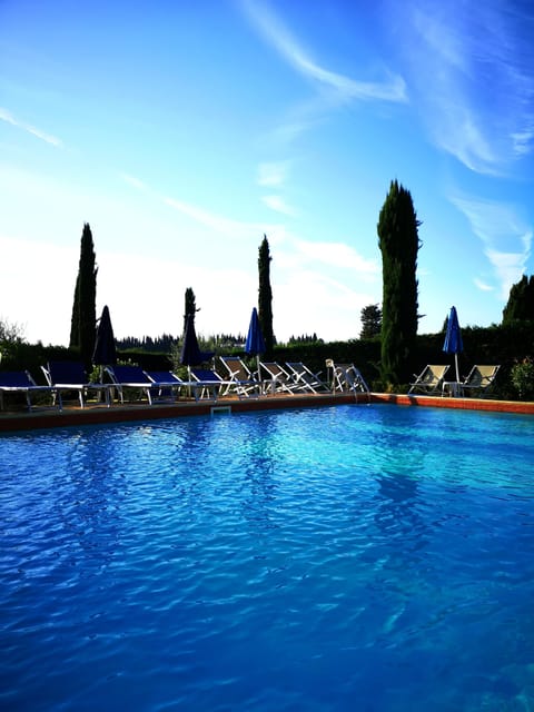 Poolside bar