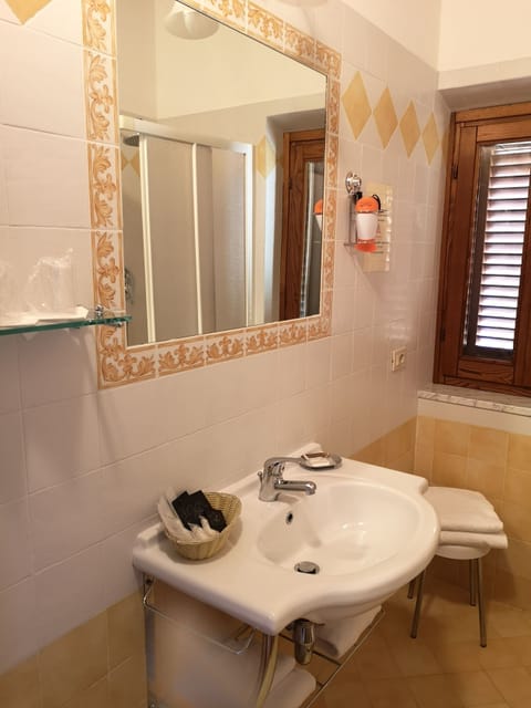 Basic Double Room | Bathroom | Free toiletries, hair dryer, bathrobes, slippers