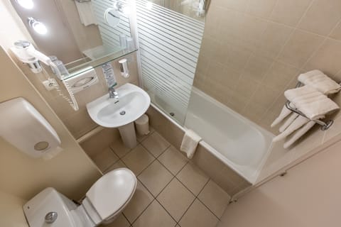 Superior Double Room (Air-Conditioned) | Bathroom | Hair dryer, towels