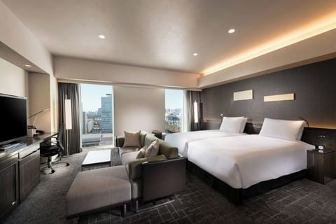 Premium Twin Room, 2 Twin Beds (High Floor) | In-room safe, desk, laptop workspace, blackout drapes