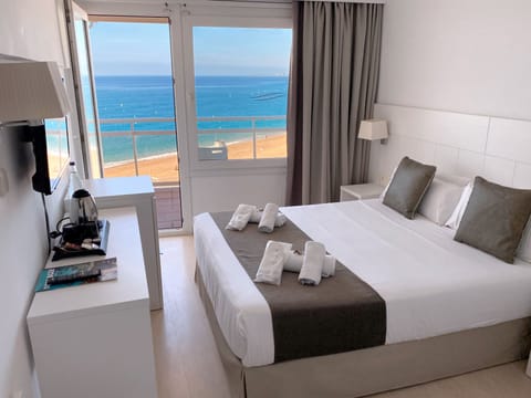 Double or Twin Room, Balcony, Sea View | Down comforters, in-room safe, desk, blackout drapes