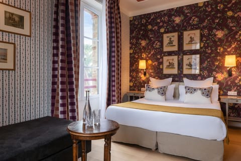 Deluxe Room, 1 Queen Bed | Premium bedding, individually decorated, individually furnished, desk