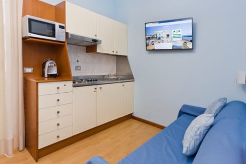 Smart Apartment | Private kitchenette | Full-size fridge, microwave, stovetop, coffee/tea maker