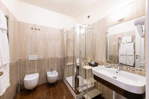 Triple Room, Lake View, Annex Building (no pool access) | Bathroom | Free toiletries, hair dryer, bidet, towels